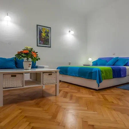 Apartman Chic In Center Split