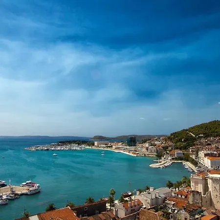 Chic In Center سبليت